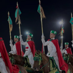 Maroc : La traditionnelle retraite aux flambeaux illumine la corniche de M&rsquo;diq à l’occasion de la Fête du Trône